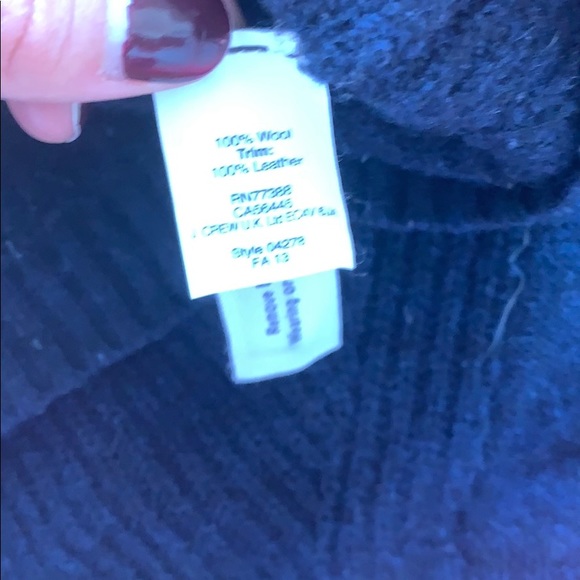 JCrew XS wool sweater - navy with tan elbow patch - Picture 4 of 4